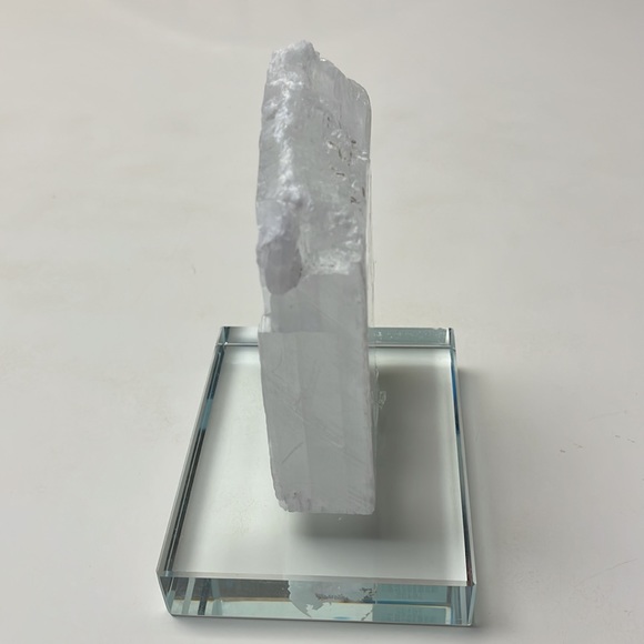 Natural Quartz Stone Tower with the Glass Base. - Picture 5 of 8